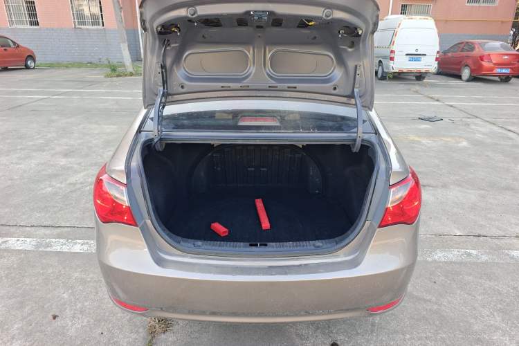 Used Hyundai Celesta 2015 1.6L Manual Comfort Model
