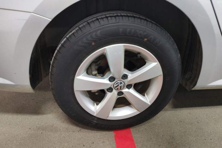 Used Volkswagen Lavida 2013 Revised Classic 1.6L Automatic Fashion Edition