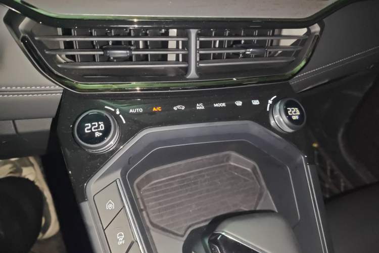 Used Lynk & Co 06 2023 Remix 1.5T JinPro Audio And AC Panel