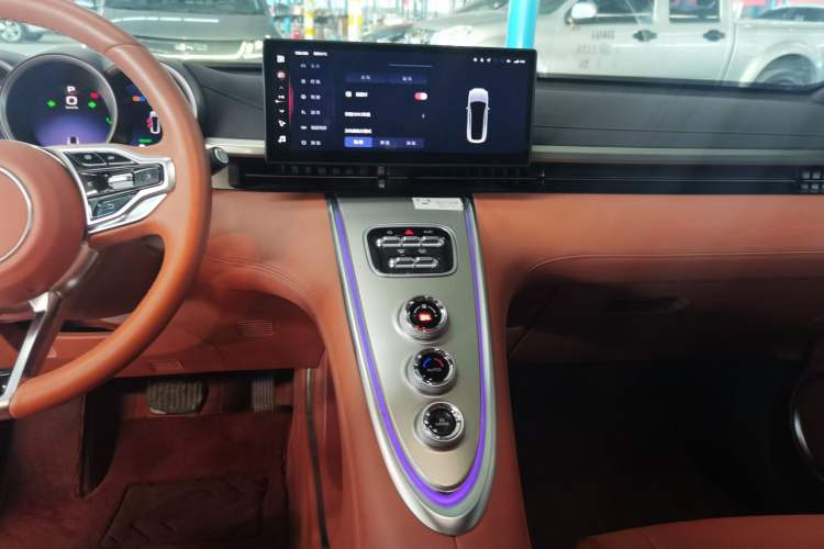 Used ORA Lightning Cat 2022 555 km Luxury Edition
