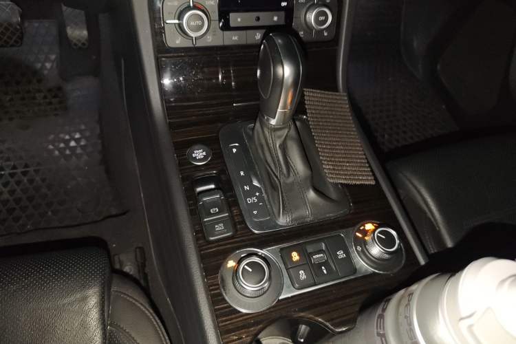 Used Volkswagen Touareg 2017 3.0 TSI R-Line Peak Edition Gear Lever