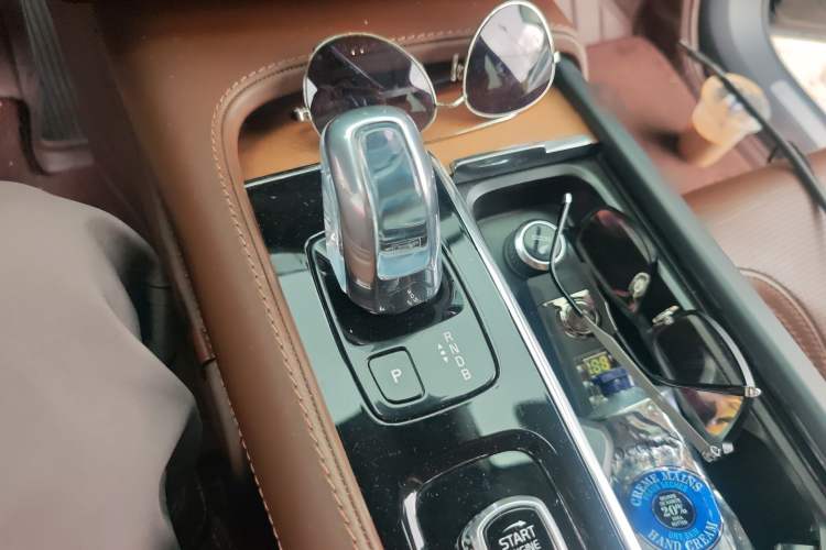 Used Volvo XC90 New Energy 2019 E-Drive Hybrid T8 Luxury Edition 7-Seater China V Standard Gear Lever