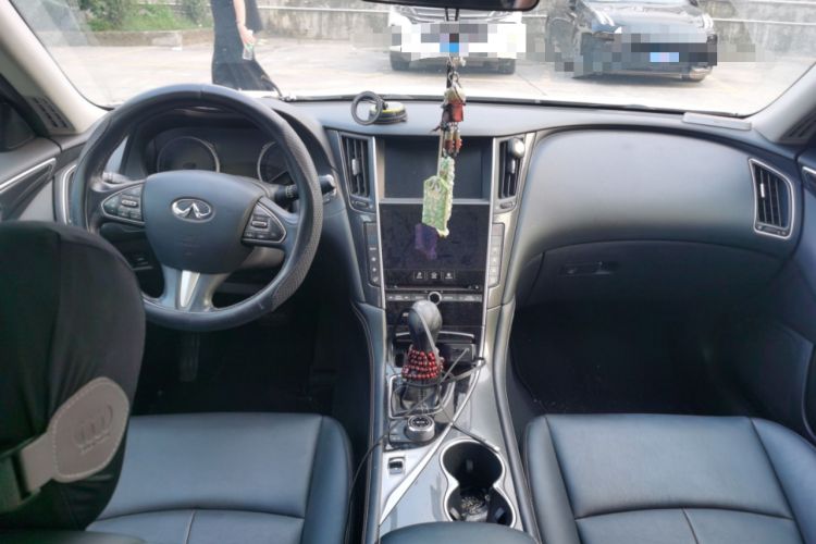 Used Infiniti Q50L 2015 2.0T Comfort Edition Center Console