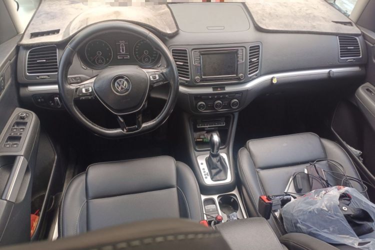 Used Volkswagen Sharan 2016 280TSI Enjoyment Model 7-Seater Center Console