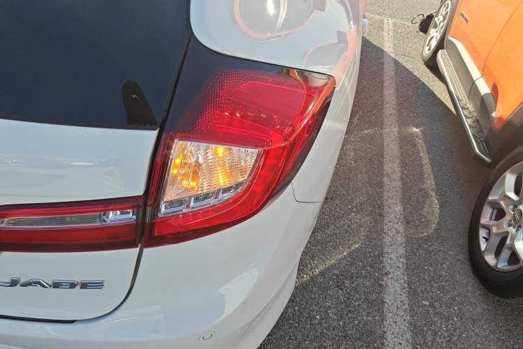 Used Honda Jade 2014 1.8L Automatic Comfort Elite Version 5 Seats