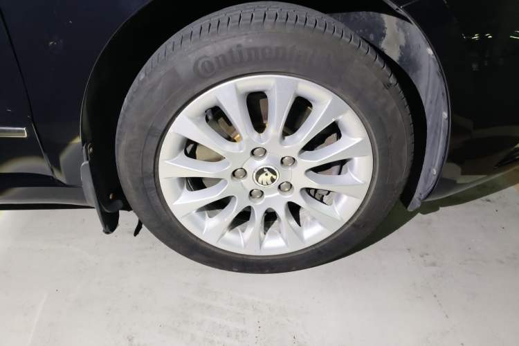 Used Skoda Superb 2013 1.8TSI Automatic MingShi Edition Right Front Wheel Hub