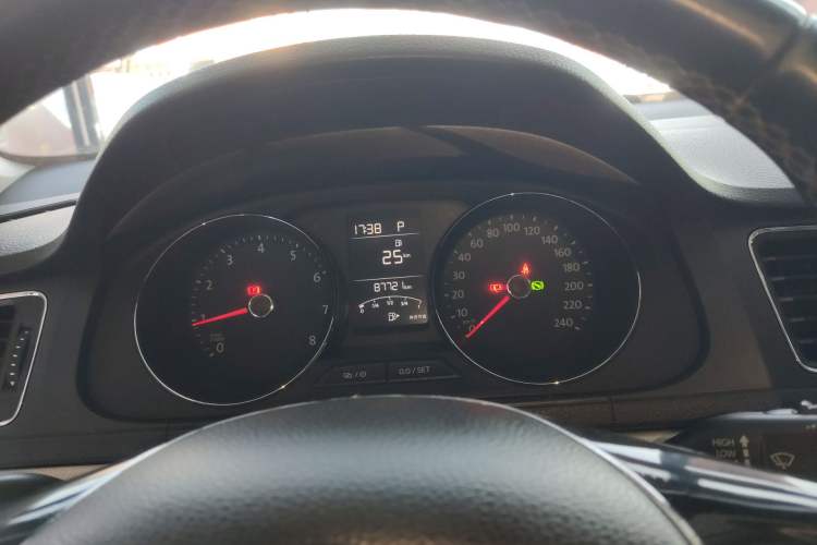 Used Volkswagen Lavida 2015 1.6L Automatic Comfort Edition Instrument Cluster