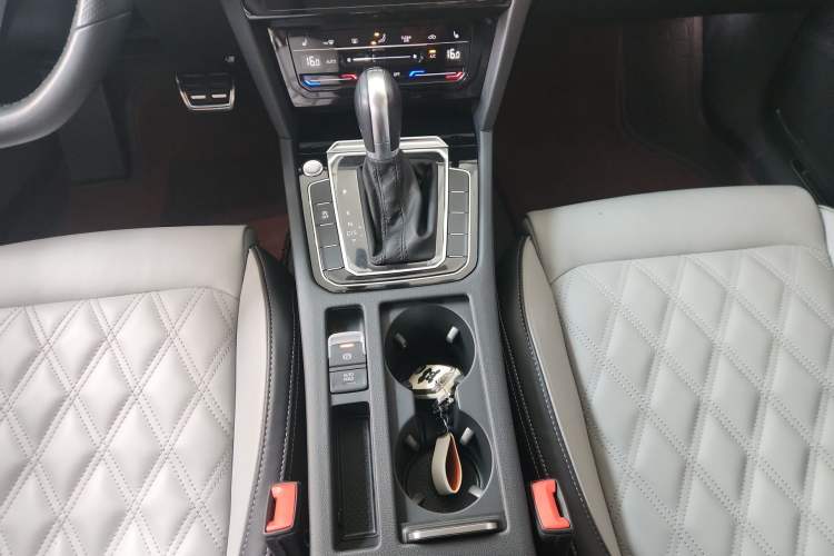 Used Volkswagen Magotan 2023 2 Million Units Limited Edition 330TSI DSG Leading Version Gear Lever