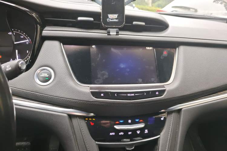 Used Cadillac XT5 2018 28E Four-Wheel Drive Tech Version