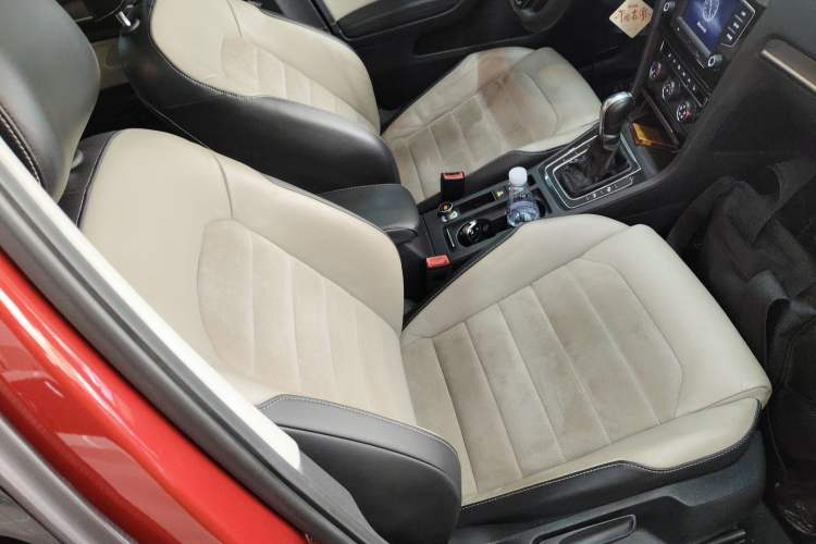 Used Volkswagen Golf 2017 230TSI Automatic Luxury Million-Vehicle Commemorative Edition Right Front Seat