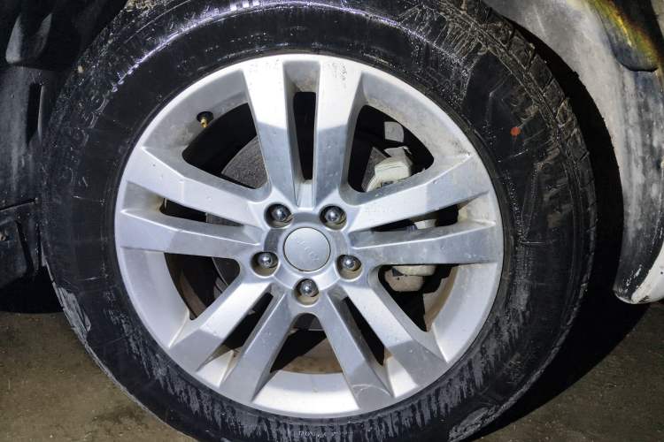 Used Geely Auto GX7 2015 Classic Edition 1.8L Manual Urban Model China IV Right Front Wheel Hub