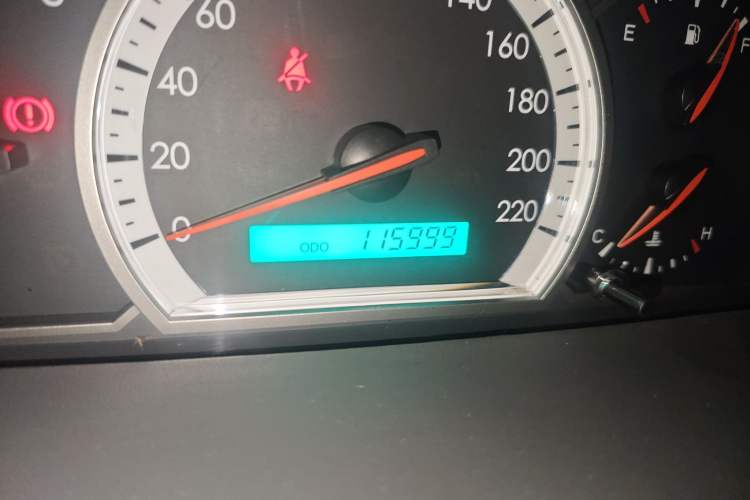 Used Chevrolet Epica 2013 1.8 SL ZhiZhen Edition MT Odometer Close Up