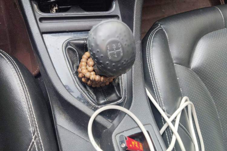 Used Soueast V5 Lingzhi 2015 Plus 1.5L Manual Smart Edition Gear Lever