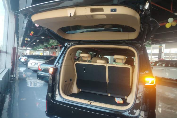 Used VOYAH Dream 2025 PHEV Four-Wheel-Drive Flagship Kunpeng Edition
