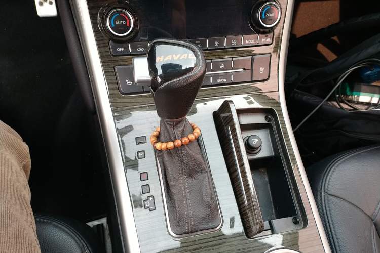 Used Haval H8 2015 2.0T Two-Wheel-Drive Luxury Version