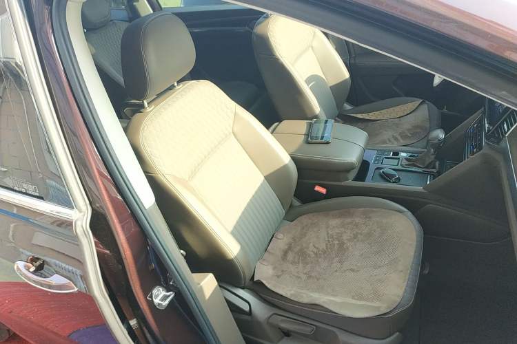 Used Volkswagen Viloran 2020 330TSI Business Edition Right Front Seat