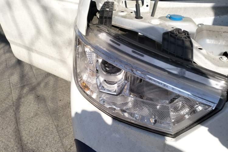 Used JAC Group Blue Cat 2025 Chongqing Innovision 50.38kWh Passenger Version 6 Seats
