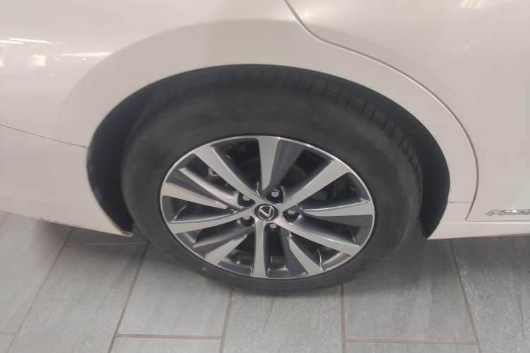 Used Lexus ES 2020 300h Premier Edition