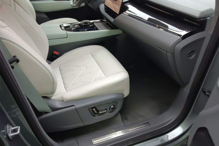 Used Zeekr 009 2024 7-Seater Walk-Through Version Four-Wheel Drive 108 kWh