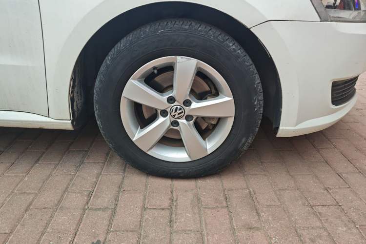 Used Volkswagen Gran Lavida 2013 1.6L Automatic Fashion Model Right Front Wheel Hub