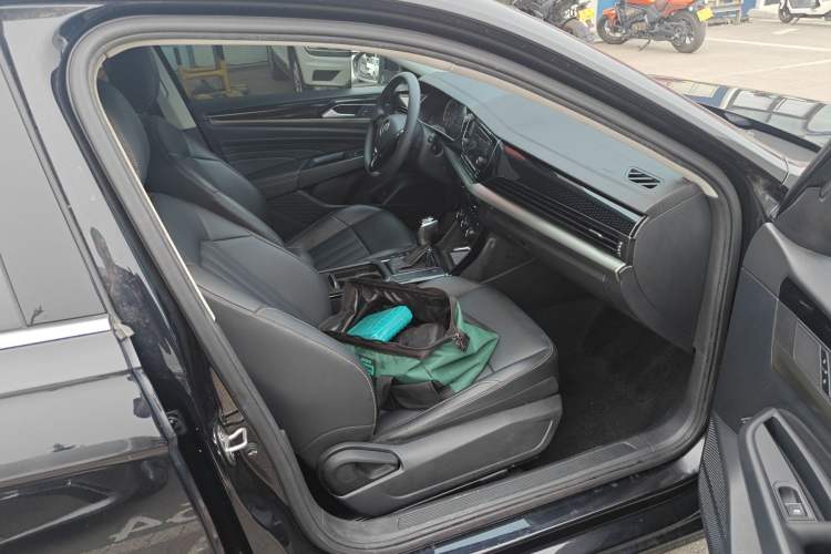 Used Volkswagen Passat 2019 280TSI Business Edition China VI Right Front Seat