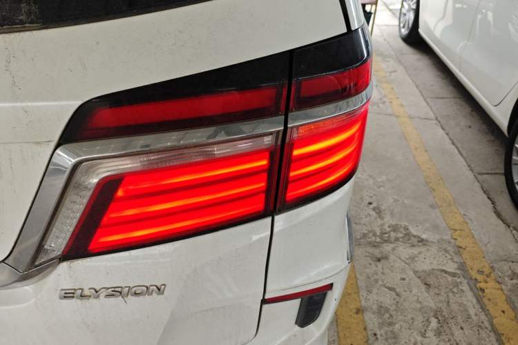 Used Honda Elysion 2016 2.4L Comfort Edition
