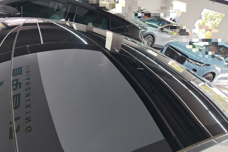 Used Tesla Model Y 2025 Rear-Wheel-Drive Version Roof