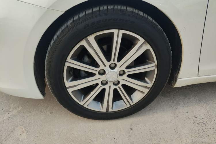 Used Peugeot 408 2014 1.8L Automatic Luxury Edition Left Front Wheel Hub