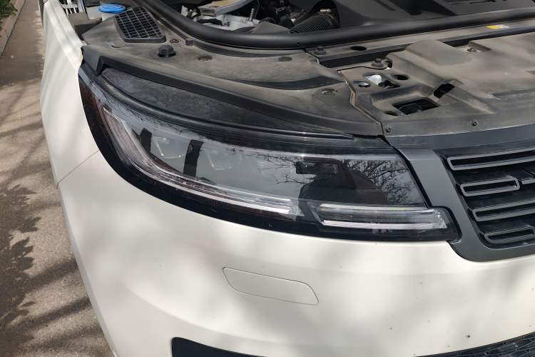 Used Land Rover Range Sport 2023 400PS Dynamic SE Right Front Headlight
