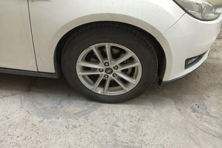 Used Ford Focus 2015 Sedan 1.6L Automatic Trend Model Right Front Wheel Hub