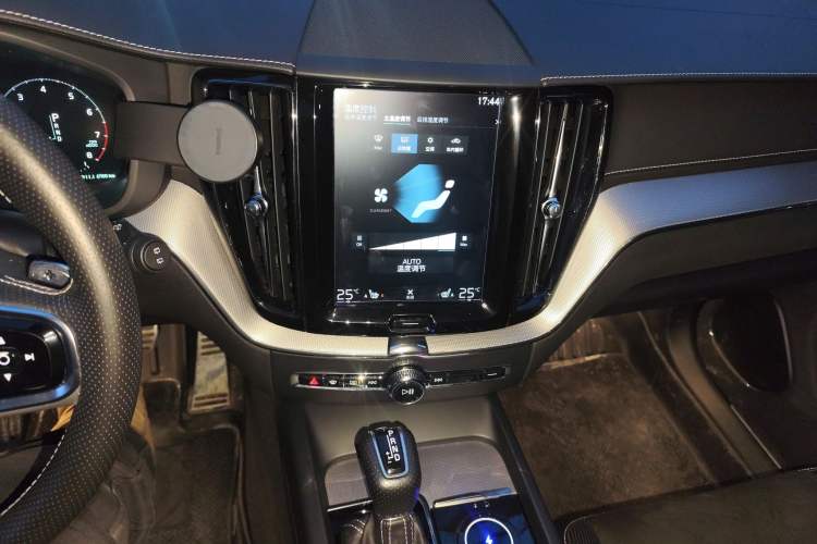 Used Volvo XC60 2019 T5 4x4 Zhiya Sport Edition China VI Standard
