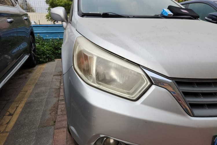 Used Venucia R50 2014 1.6L Automatic Splendid Edition