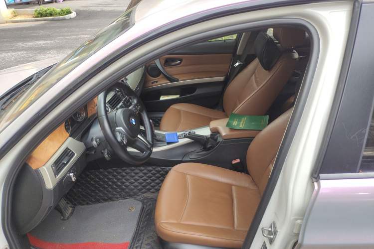 Used BMW 3 Series 2010 320i Luxury Model
