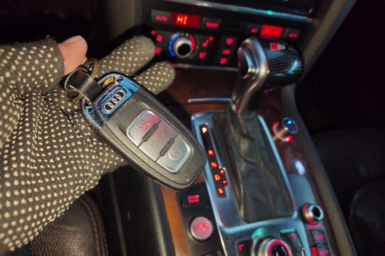 Used Audi Q7 2014 35 TFSI Ambition Edition Vehicle Key