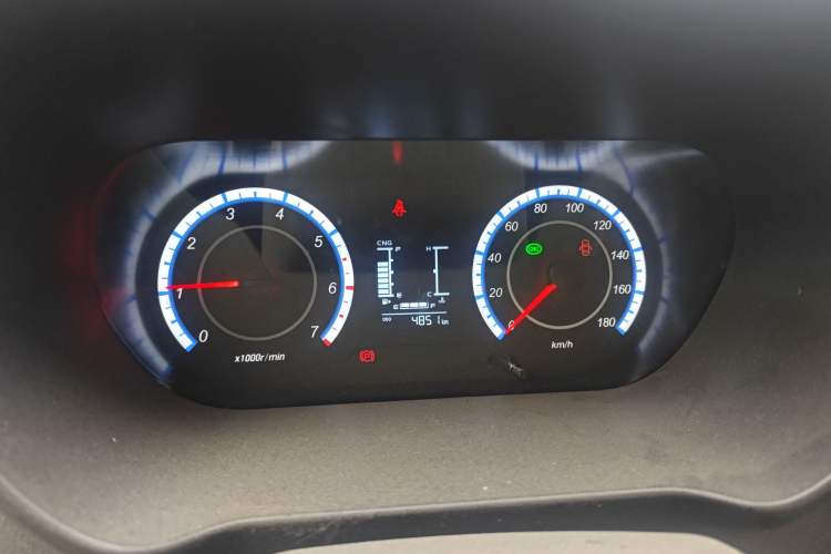 Used CHANGAN KAICHENG Ruixing M60 2023 1.6L CNG Comfort-Grade 6-Seater Passenger Vehicle
