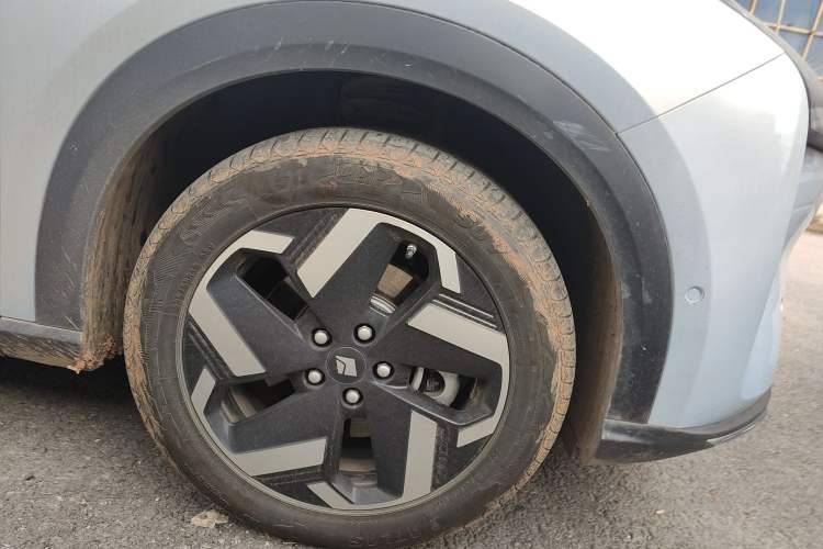 Used Baojun Yunhai 2026 Model 600km Pure Electric Edition Right Front Wheel Hub