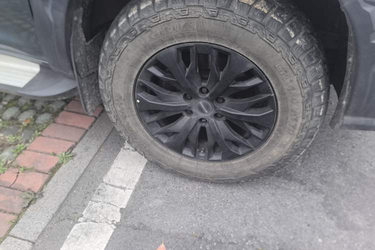 Used SAIC MAXUS T90 RV 2022 2.0T Explorer T90 All-Terrain Green Right Front Wheel Hub