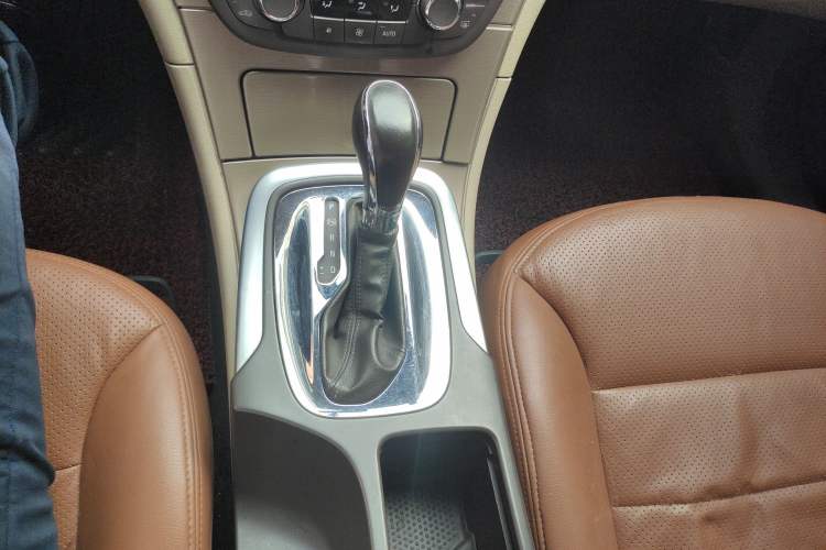 Used Buick Regal 2011 2.0L Comfort Edition Gear Lever