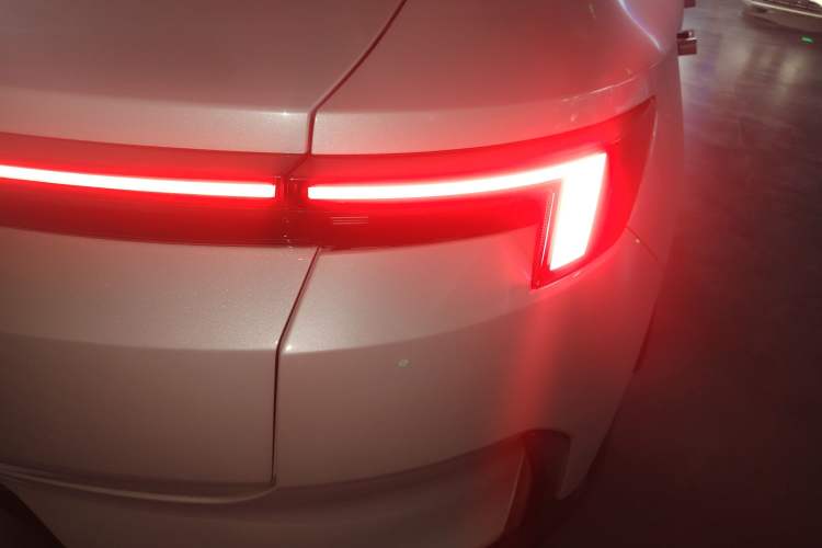 Used Polestar 4 2024 Single-Motor Standard Range PLUS Dual-Star Connectivity Edition
