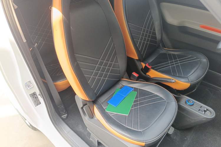 Used Wuling Hongguang MINIEV 2022 Macaron Fashion Model Lithium Iron Phosphate Right Front Seat