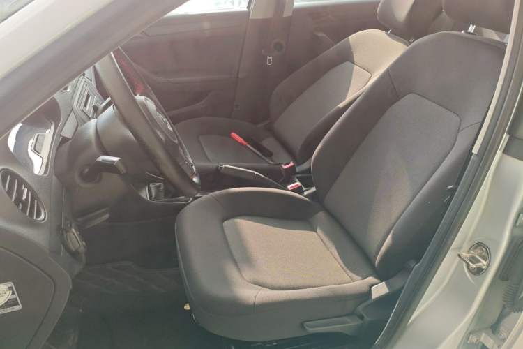 Used Volkswagen Jetta 2015 1.4L Manual Fashion Model