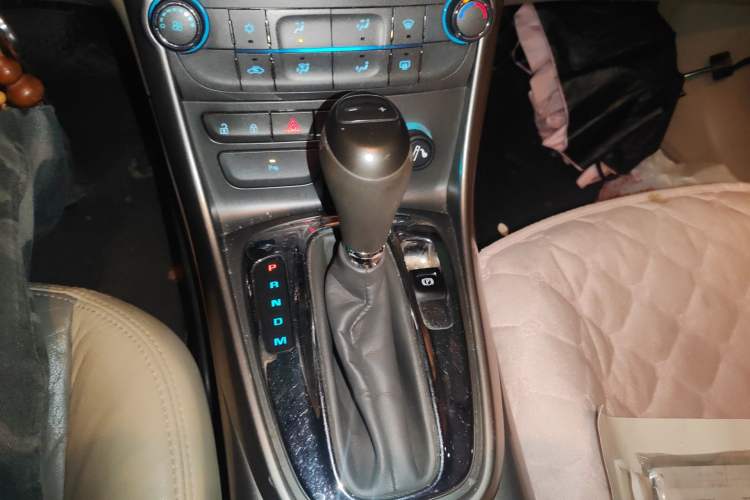Used Chevrolet Malibu 2013 2.0L Automatic Comfort Edition Gear Lever