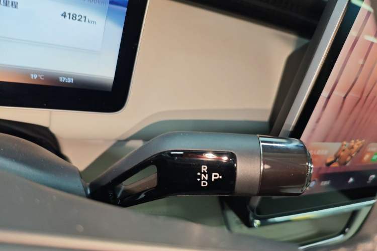 Used Geely Galaxy LEVC L380 2025 650 km Flagship Edition All-Wheel Drive Gear Lever