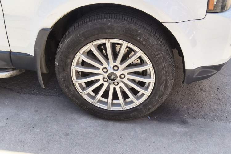 Used Land Rover Range Sport 2013 3.0 TDV6 Diesel Edition Right Front Wheel Hub