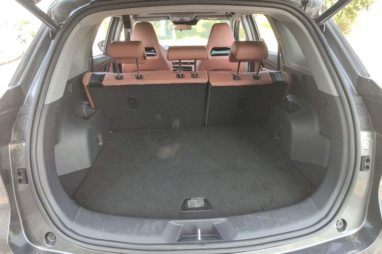 Used CHANGAN CS75 PLUS 2024 3rd Generation Champion Edition 1.5T Intelligent Drive Dynamic Model Trunk