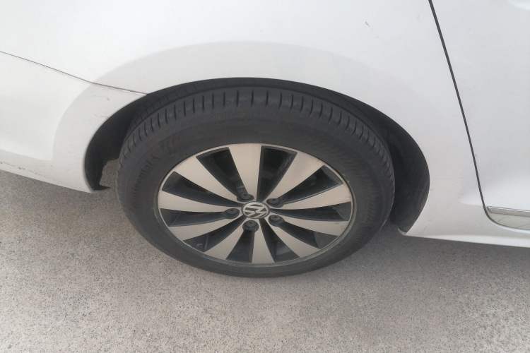 Used Volkswagen Sagitar 2018 280TSI DSG Comfort Model Right Rear Wheel Hub