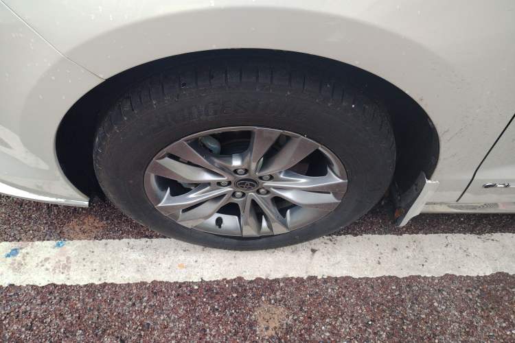 Used Toyota SIENNA 2024 2.5L Hybrid Four-Wheel Drive Luxury Edition Left Front Wheel Hub