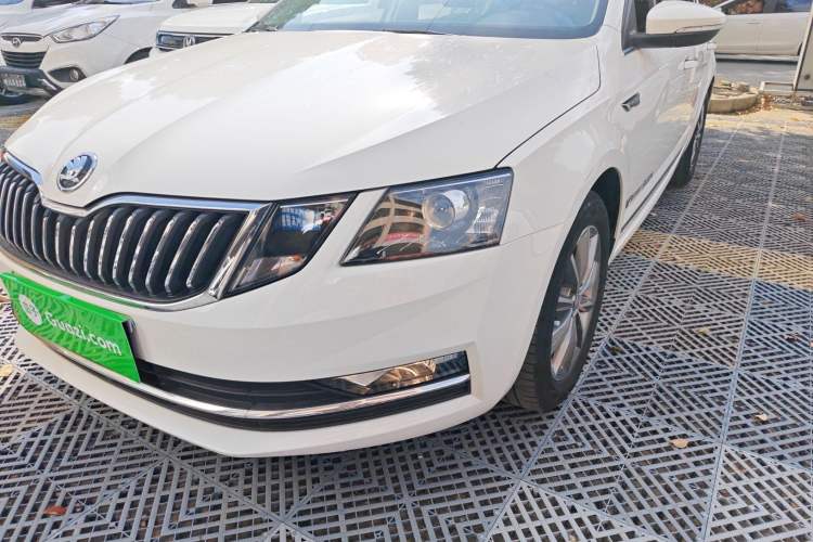 Used Skoda Octavia 2020 1.5L Automatic SmartDrive Luxury Edition Left Front Headlight