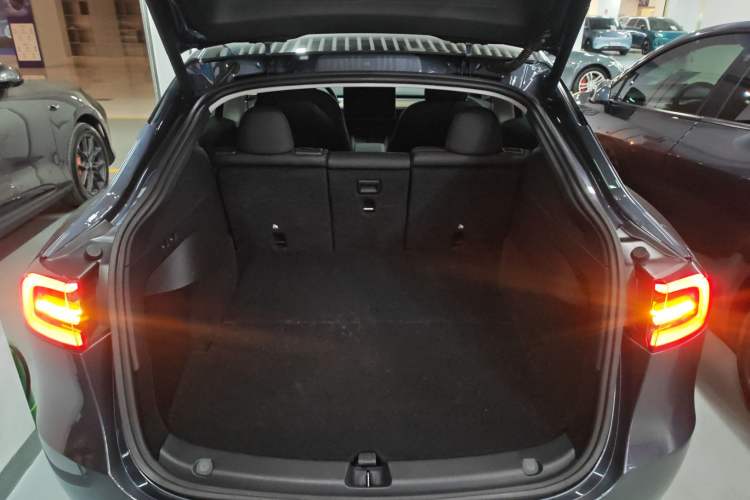 Used Tesla Model Y 2021 Long-Range All-Wheel-Drive Version 3D7