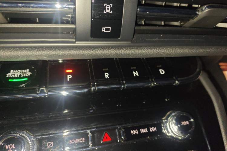 Used Lincoln Corsair 2021 2.0T Two-Wheel-Drive Luxury Edition Gear Lever